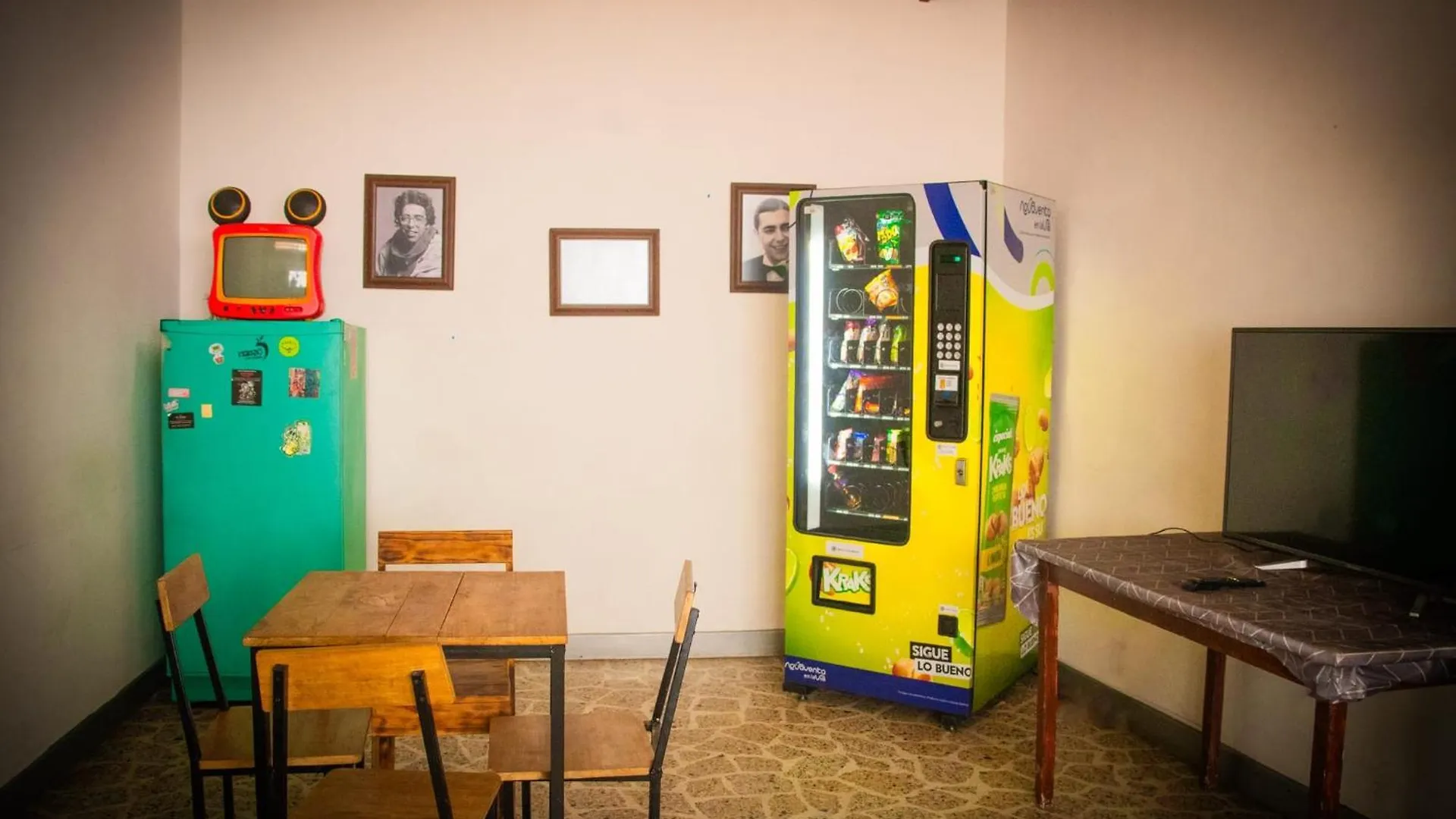 Pensión Casa Almarita - Hostal, Bar Y Restaurante Medellín Colombia