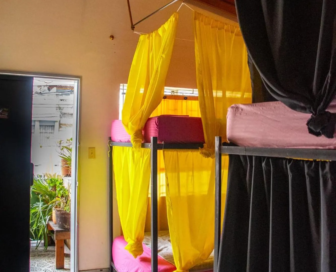 Casa Almarita - Hostal, Bar Y Restaurante Medellin Guest house
