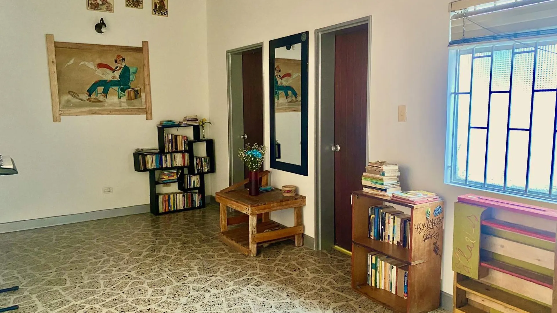ゲストハウス Casa Almarita - Hostal, Bar Y Restaurante メデジン